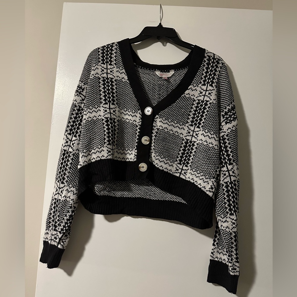 Women’s Size Large No Boundaries Black and White Plaid Sweater